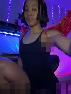 thebrattygoddess' Webcam Show