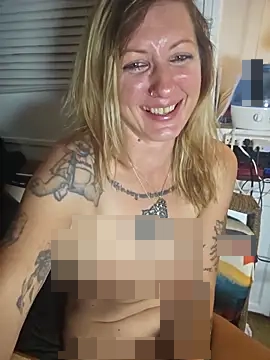 SheIsSomething's Webcam Show