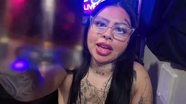 chicanachic13's Webcam Show