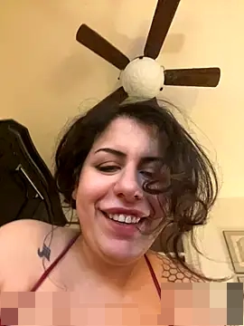 holyeroticss' Webcam Show