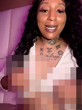 CrownedNyaries' Webcam Show