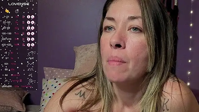 MiraKisss' Webcam Show