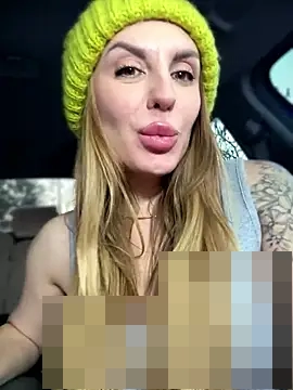 MilfNextDoor20's Webcam Show