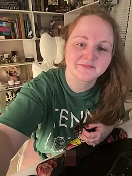 GingerSnap33's Webcam Show