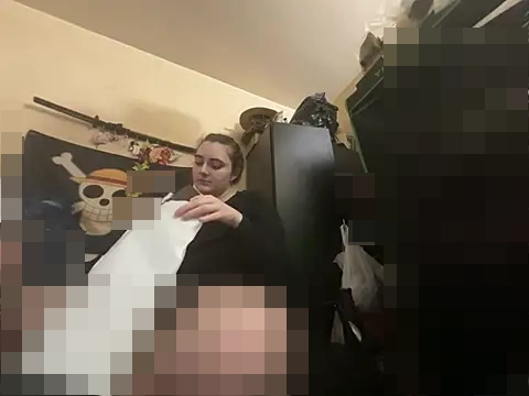 Snowbunnycake_131's Webcam Show