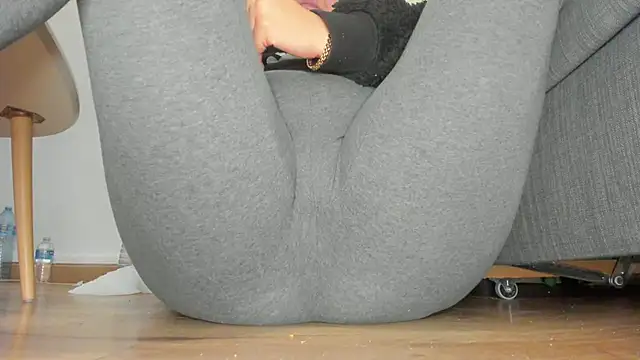 Show modela Squirtlady38 na web-kameri