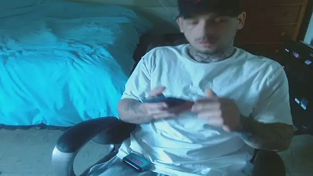 הופעת וובקאם של DADDY_KANE8---