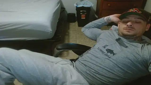 Pertunjukan Kamera Web DADDY_KANE8---
