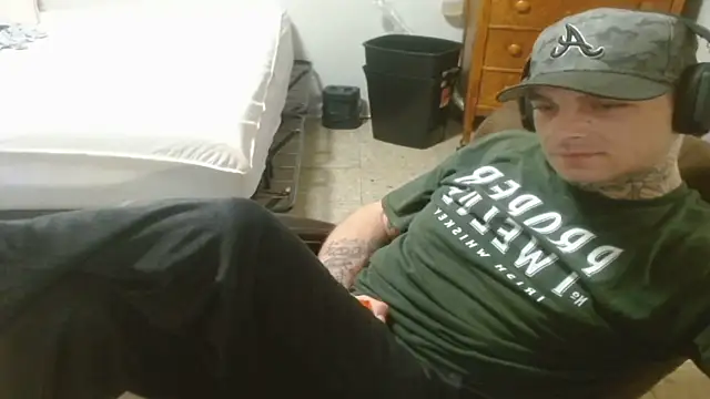 הופעת וובקאם של DADDY_KANE8---