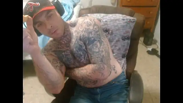 הופעת וובקאם של DADDY_KANE8---