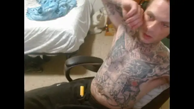 הופעת וובקאם של DADDY_KANE8---