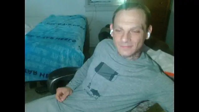 הופעת וובקאם של DADDY_KANE8---