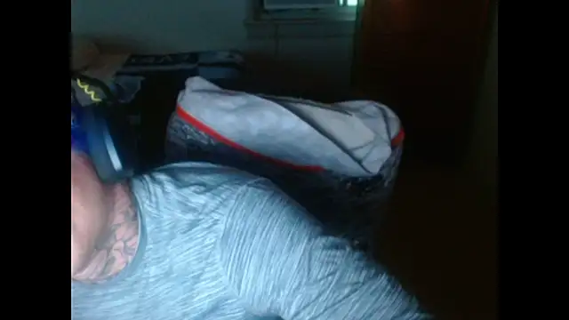 הופעת וובקאם של DADDY_KANE8---