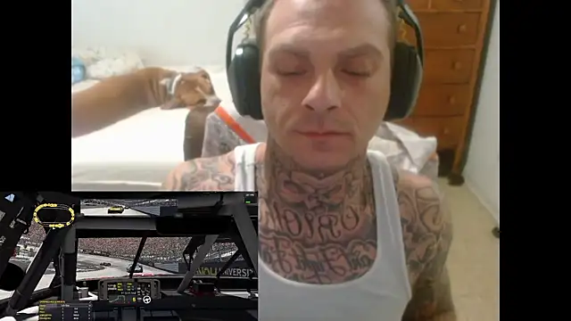הופעת וובקאם של DADDY_KANE8---