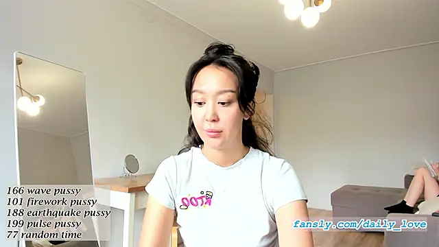 daily_love18: διαδικτυακό σόου στην κάμερα