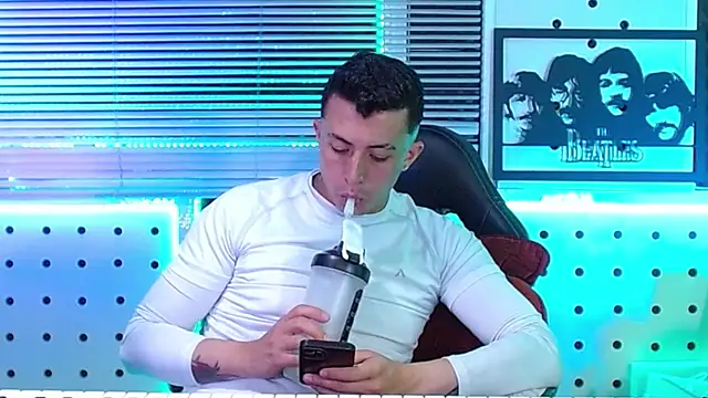 Show modela Godofcumxxx na web-kameri