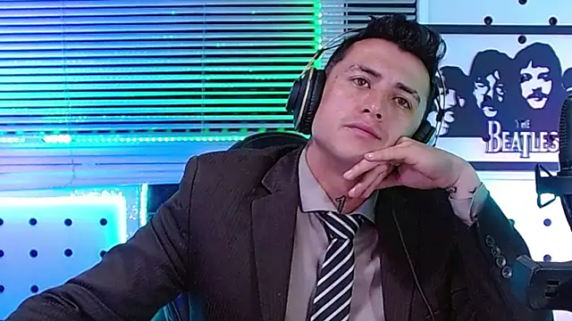 Godofcumxxx: διαδικτυακό σόου στην κάμερα