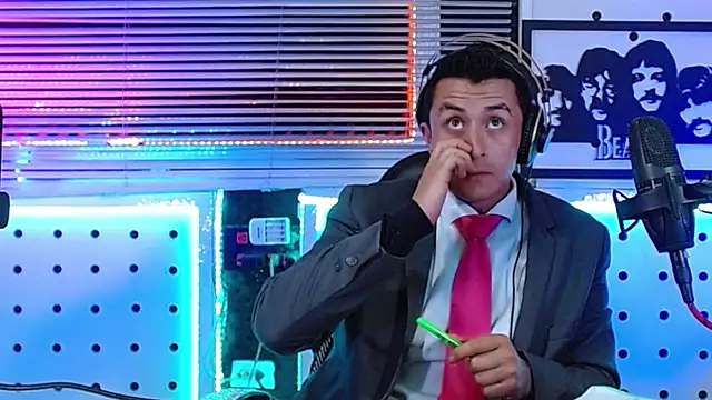 Godofcumxxx: διαδικτυακό σόου στην κάμερα