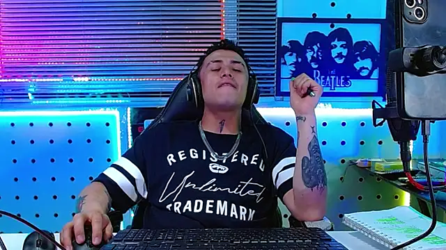Godofcumxxx: διαδικτυακό σόου στην κάμερα