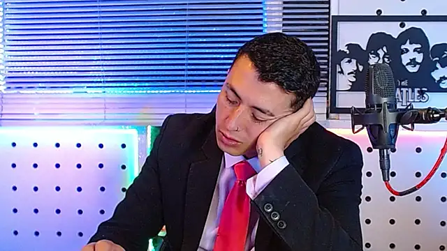 Godofcumxxx: διαδικτυακό σόου στην κάμερα