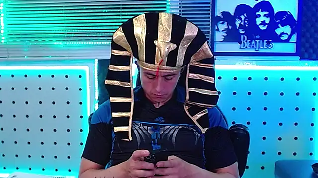 Godofcumxxx: διαδικτυακό σόου στην κάμερα