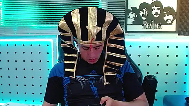 Godofcumxxx: διαδικτυακό σόου στην κάμερα