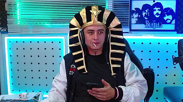 Godofcumxxx: διαδικτυακό σόου στην κάμερα