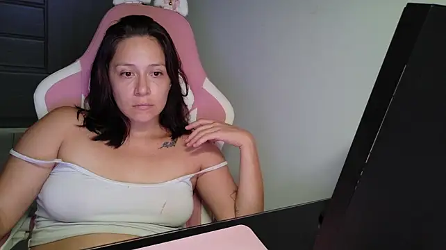 MommyMiaWs Show in webcam