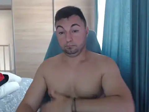 Pokazy przed kamerką – HankMalone