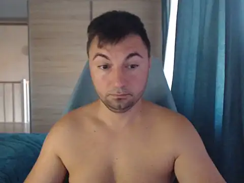 Pokazy przed kamerką – HankMalone