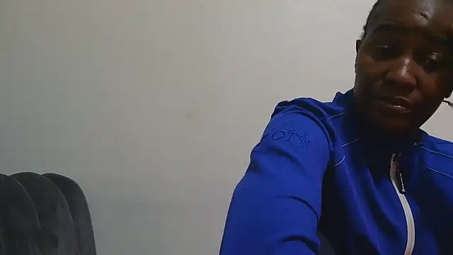 sluttylaura21のライブXXXチャット