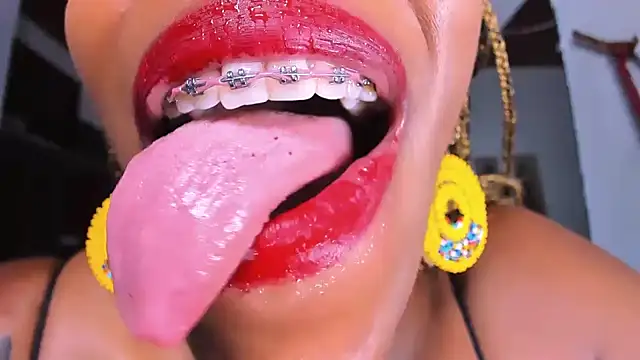 TAYLORR778 在線直播表演