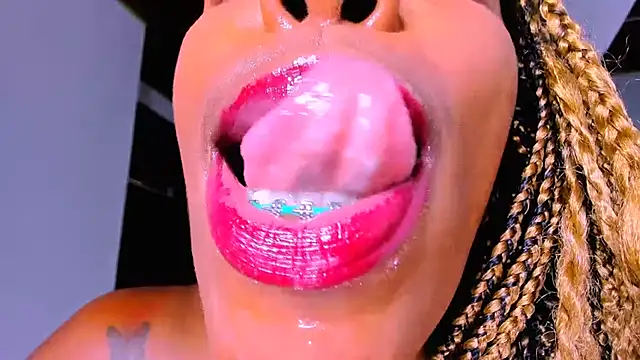 TAYLORR778 Show Webcam