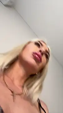 Mia_Roxie Adlı Modelin Canlı XXX Sohbeti