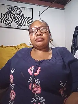 YELLOW_BONE Adlı Modelin Canlı Sohbet Odası
