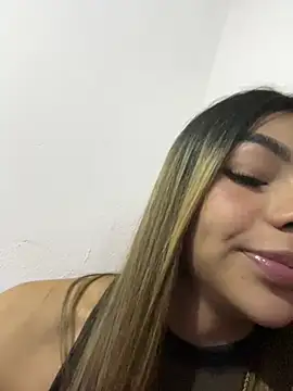 Khaiimy Adlı Modelin Canlı XXX Sohbeti