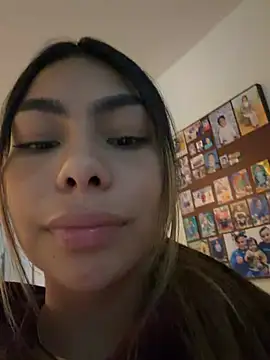 Khaiimy Show in webcam