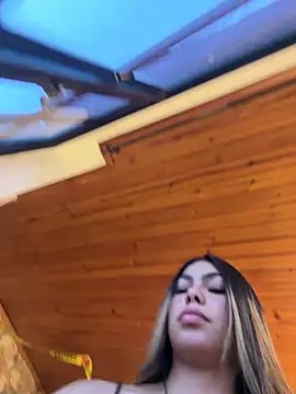 Khaiimy Live XXX-Chat