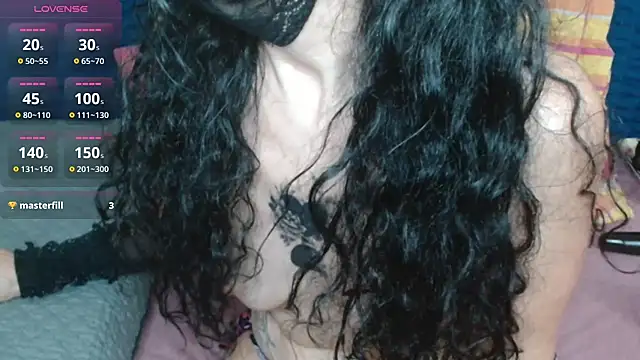 Yllmira Show in webcam