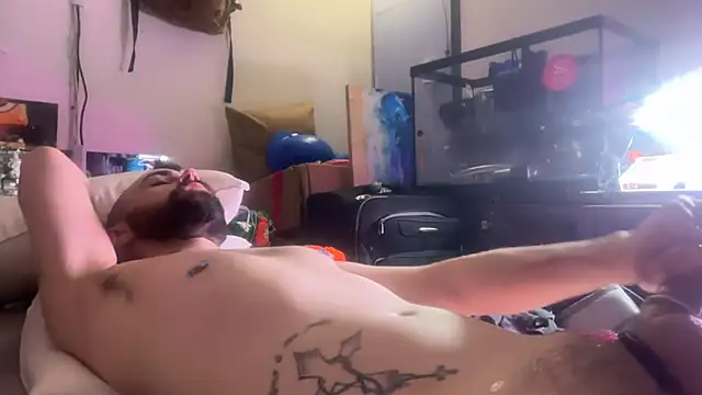Show modela Fr4nk1eFFuxxx na web-kameri