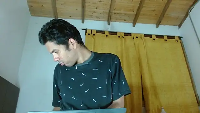 JohanyLatino Pertunjukan Webcam