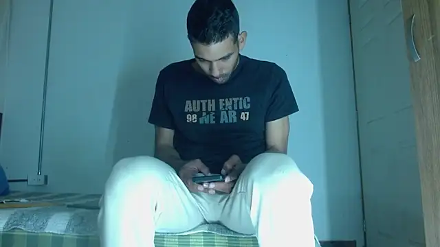 JohanyLatino webcam show