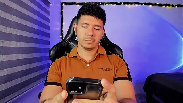 ransoj Live XXX Chat