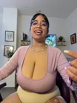 tati_reyess XXX чат на живо