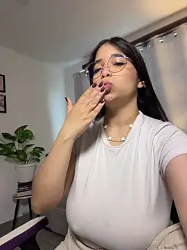 tati_reyess webcam show