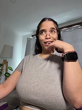 tati_reyess' Live XXX Chat