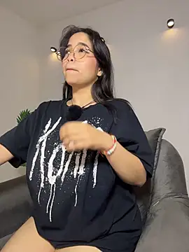 tati_reyess' Live XXX Chat