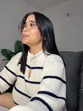 tati_reyess' Live XXX Chat