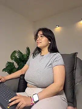 Chat +18 de tati_reyess ao vivo