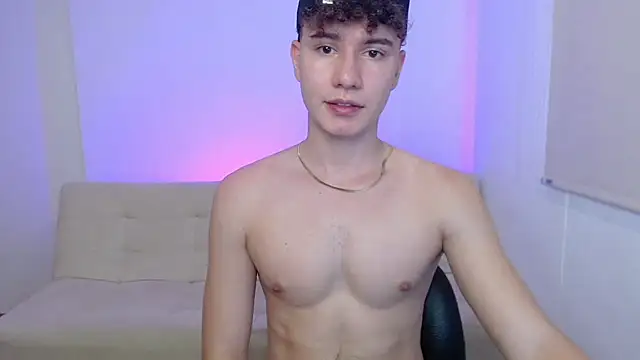 adrian_morellyのウェブカメラショー
